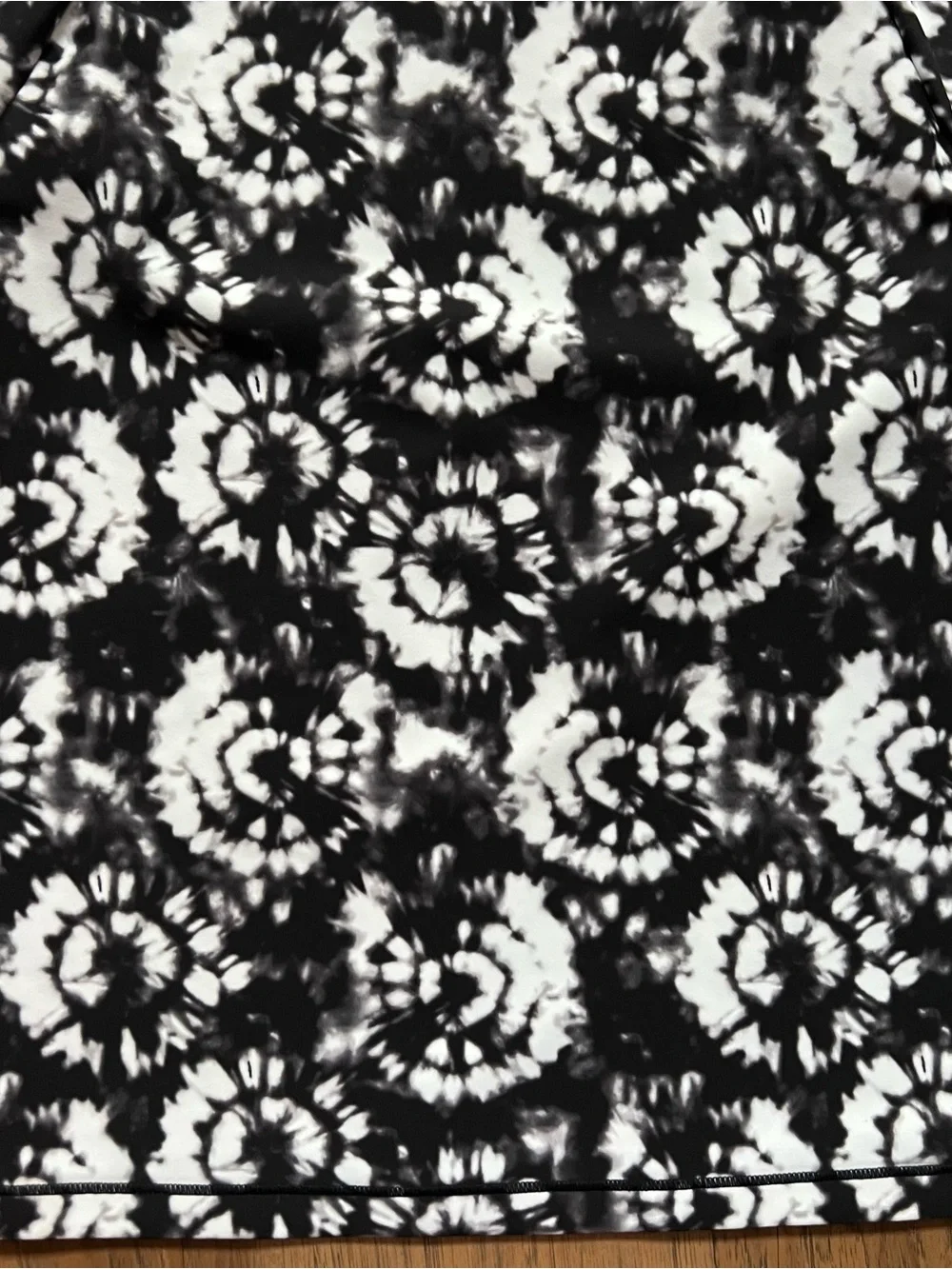 Athleta Black & White Tie-Dye Short Sleeve Rashgaurd Tee Sz XXL